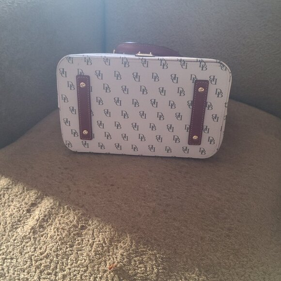 Authentic Dooney & Bourke Geena Signature Satchel - Picture 3 of 6
